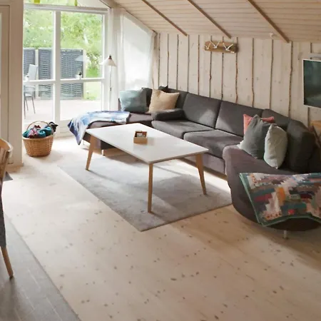 6 Person In Store Fuglede-by Traum